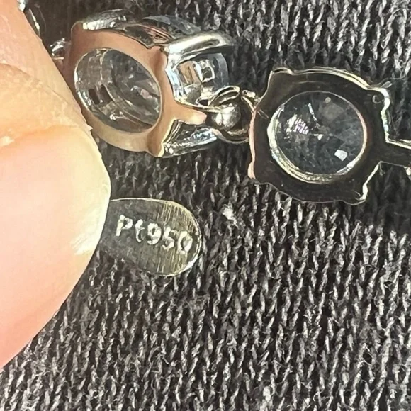 Oval cut sapphire and clear cut drop necklace with genuine swarovski elements - Picture 8 of 13